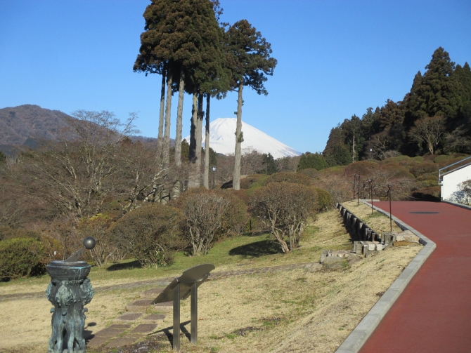 富士山と日時計