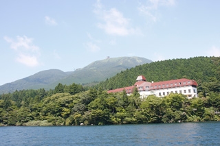 箱根の豊かな自然に囲まれた「山のホテル」