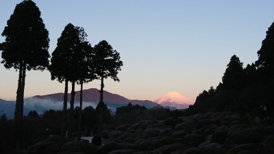朝は朝焼けの富士で良い一日を！