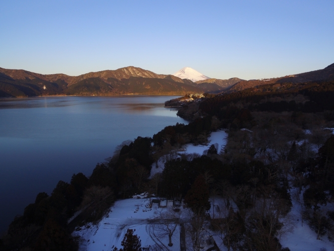 「上空より富士山を望む」