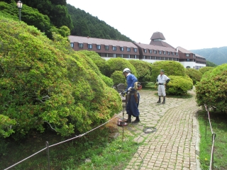 こんな所は、作業車で。