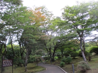 「紅葉の小路入口」