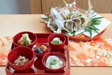 お食い初め膳とオプションの祝鯛塩焼き（イメージ）