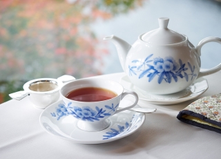 ティーインストラクターがこだわり抜いた紅茶を常時20種類以上ご用意しております。
